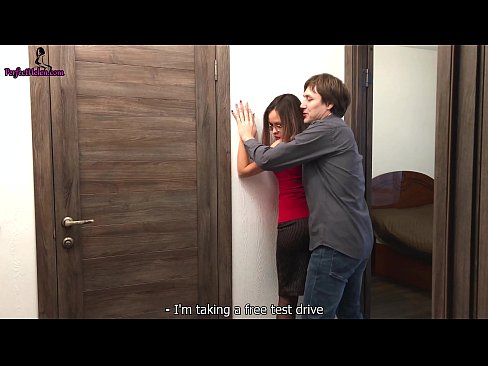 ❤️ Szexi ingatlanügynöknő érzékien kiveri a punciját és baszik, miközben eladja a lakását - Krempai Baszás at hu.tuberxxx.ru ☑