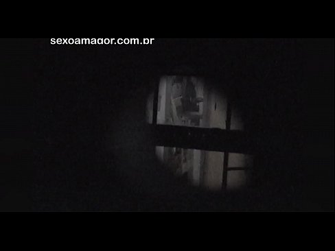 ❤️ Szőke lányt titokban videóra vette a környékbeli kukkoló, aki üreges téglák mögé rejtőzött Baszás at hu.tuberxxx.ru ☑