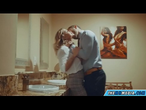 ❤️ Amikor egy bögyös szőke elcsábít egy nyilvános WC-ben Baszás at hu.tuberxxx.ru ☑